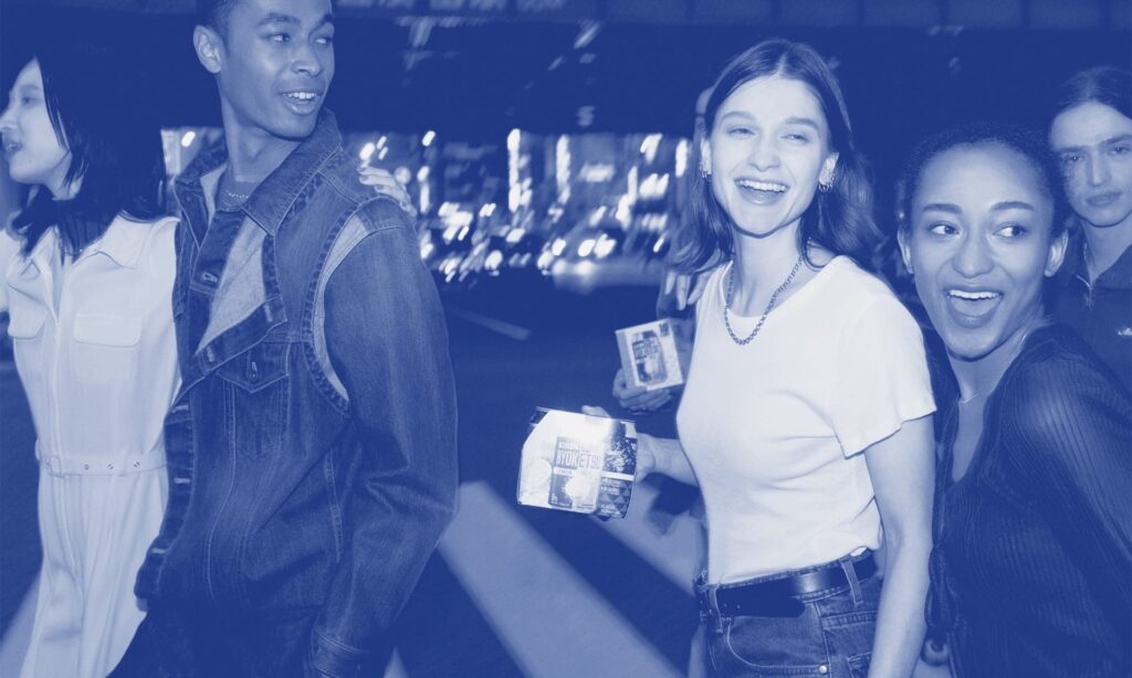 image-homepage-large-lemon - Kirin Hyoketsu NZ - Kirin Hyoketsu NZ A group of cool looking friends smiling and laughing as the enjoy cans of Kirin Hyoketsu as they walk around a Japanese looking city-scape